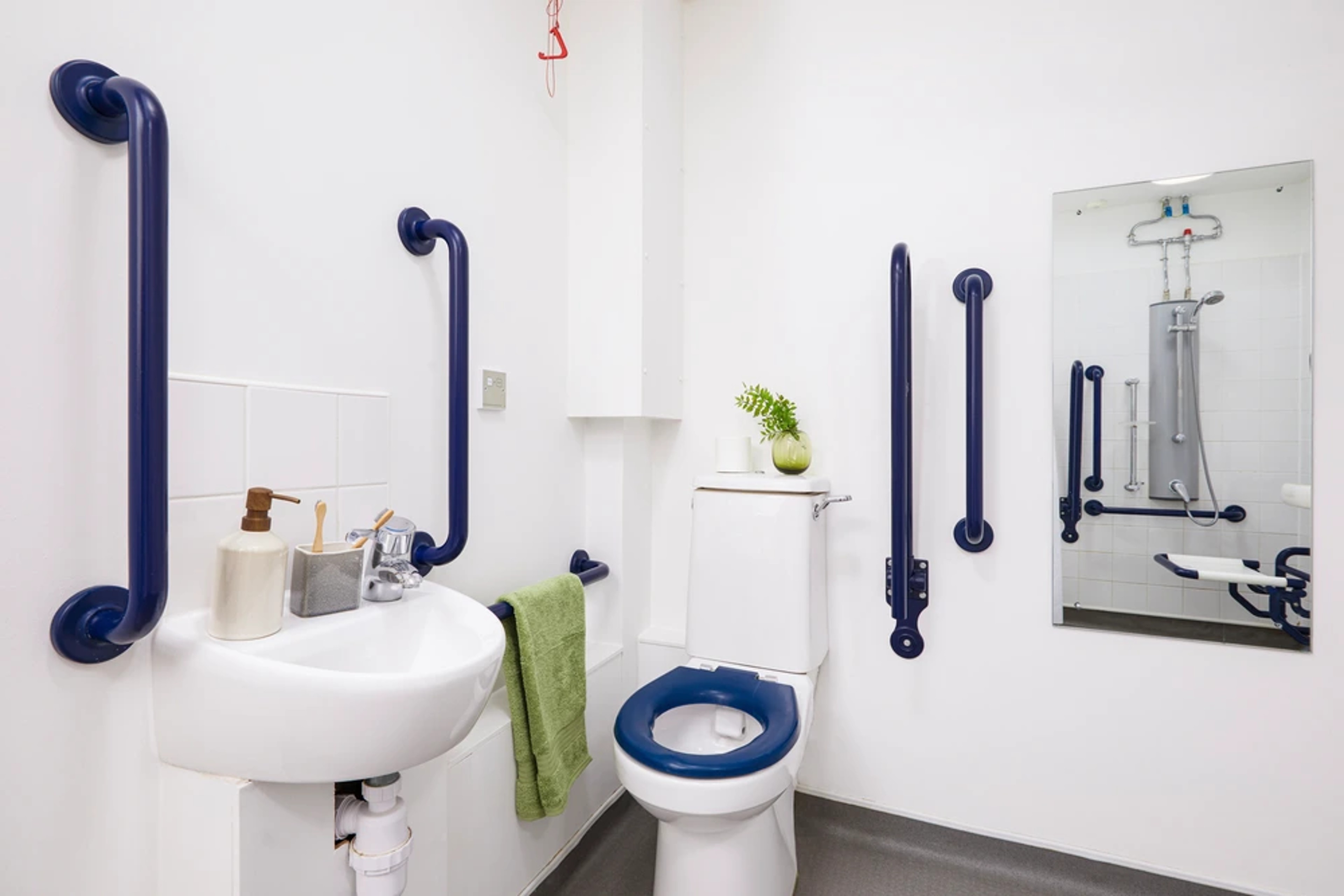  Single Wheelchair Accessible En-Suite  -  Harriet Martineau Unite  - Gallery -  3