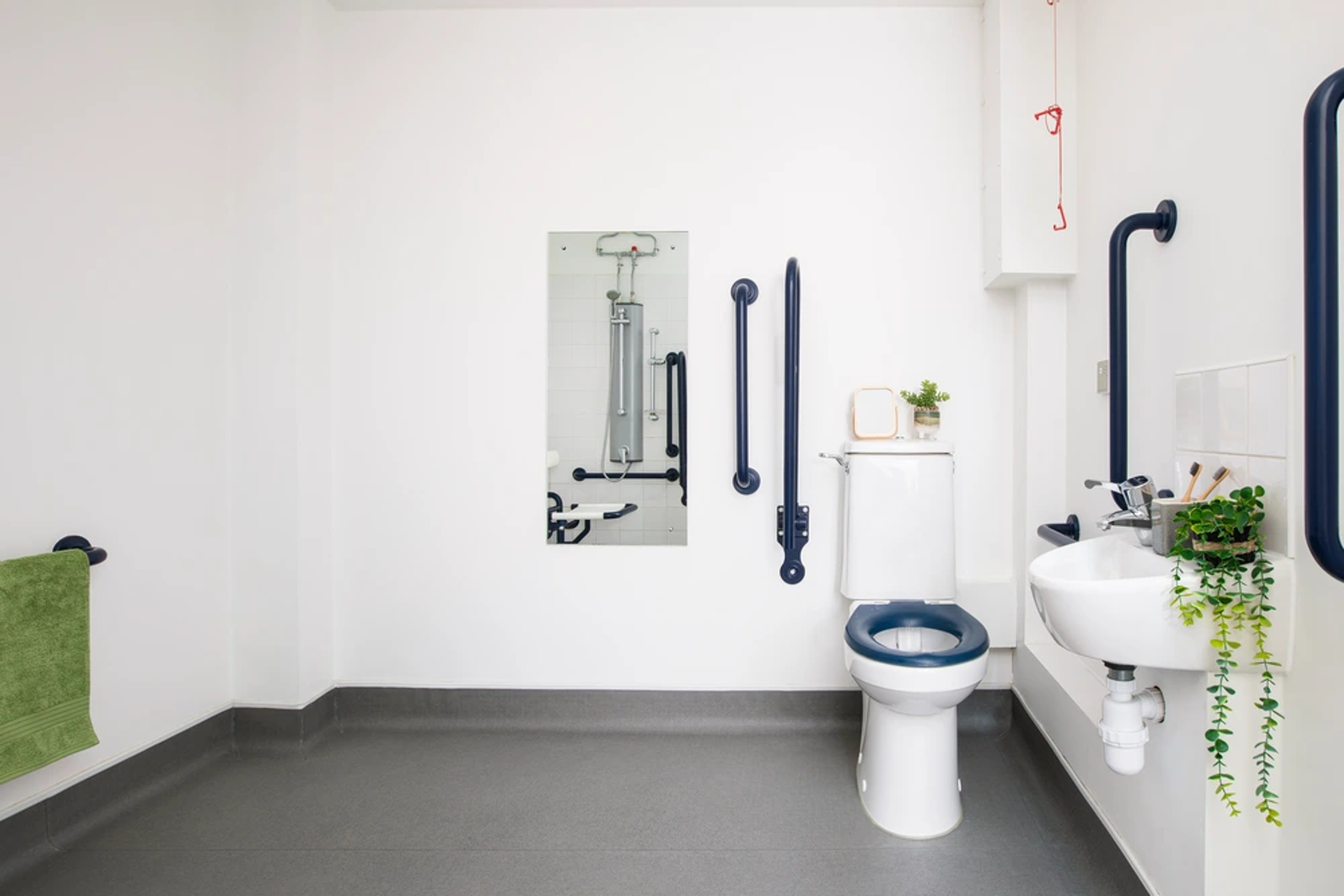 Single Wheelchair Accessible En-Suite - unite students Mary Sturge - Gallery - 2