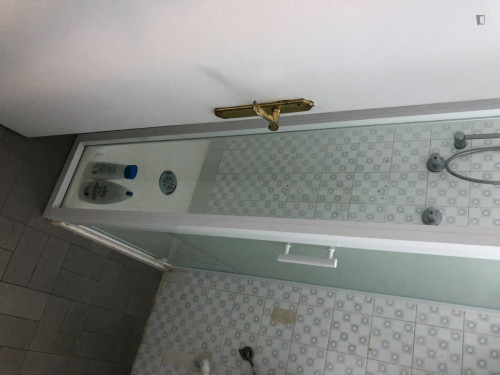 Very cute single bedroom near Facultat de Geografia i Història  - Gallery -  5