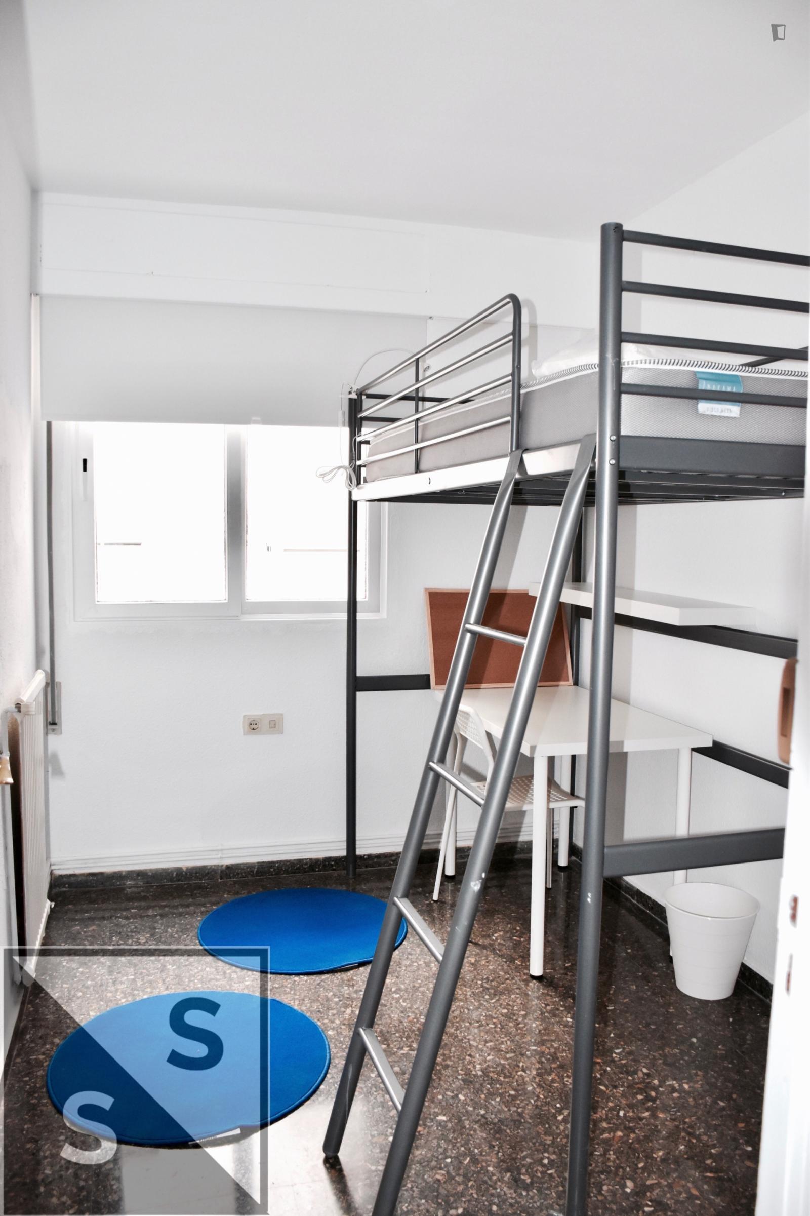  Very Cute Single Bedroom Near Facultat De Geografia I Història  -  Very cute single bedroom near Facultat de Geografia i Història  - Gallery -  1