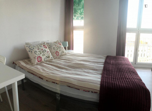 Double bedroom, with balcony, in 7-bedroom apartment
