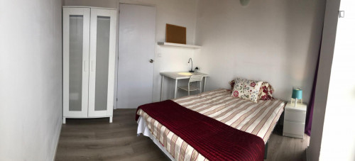 Double bedroom, with balcony, in 7-bedroom apartment