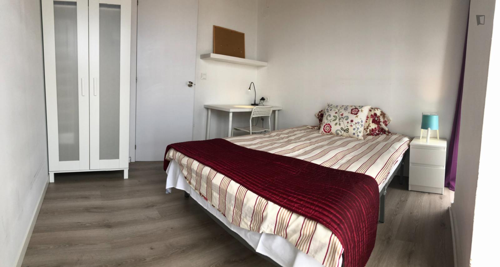 Double Bedroom, With Balcony, In 7-Bedroom Apartment  -  Double bedroom, with balcony, in 7-bedroom apartment  - Gallery -  1