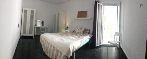 Pleasant double bedroom with balcony, in Poblats Marítims