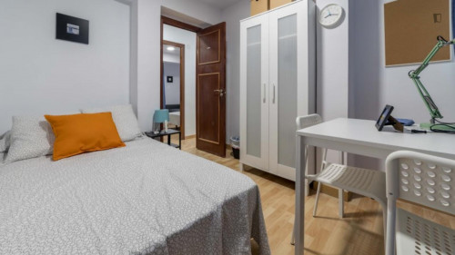 Charismatic single bedroom in Mont-Olivet