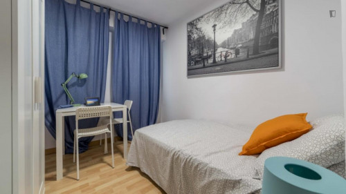 Charismatic single bedroom in Mont-Olivet