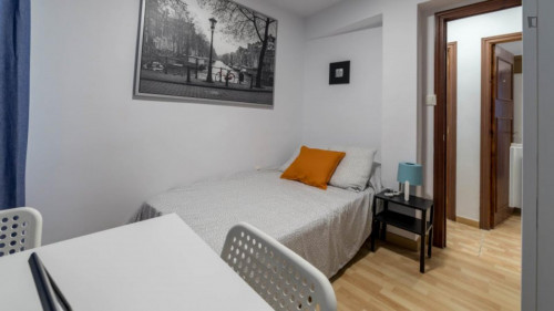 Charismatic single bedroom in Mont-Olivet