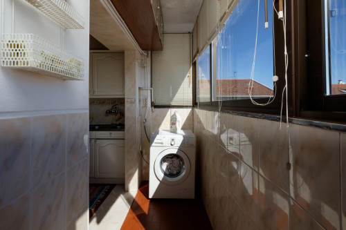 Snug single bedroom with balcony in São Sebastião, next to University of Coimbra - Gallery - 7