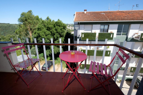 Snug single bedroom with balcony in São Sebastião, next to University of Coimbra - Gallery - 13