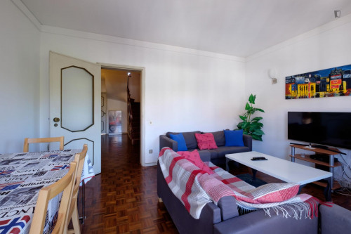 Snug single bedroom with balcony in São Sebastião, next to University of Coimbra - Gallery - 10