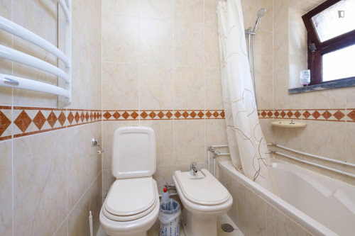 Snug single bedroom with balcony in São Sebastião, next to University of Coimbra