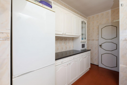 Snug single bedroom with balcony in São Sebastião, next to University of Coimbra - Gallery - 5