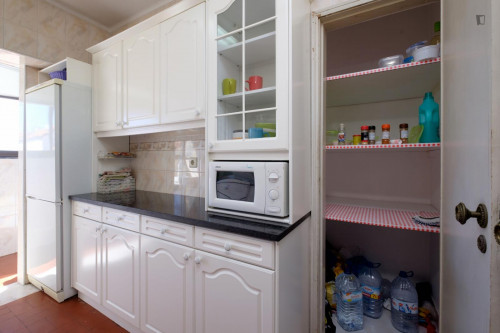 Snug single bedroom with balcony in São Sebastião, next to University of Coimbra - Gallery - 6