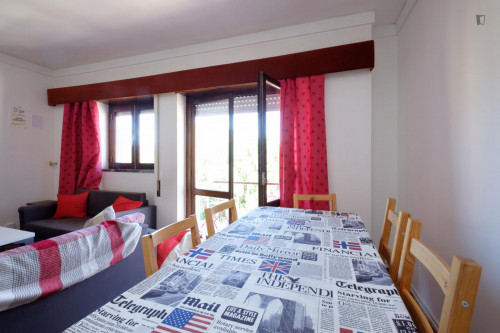 Snug single bedroom with balcony in São Sebastião, next to University of Coimbra