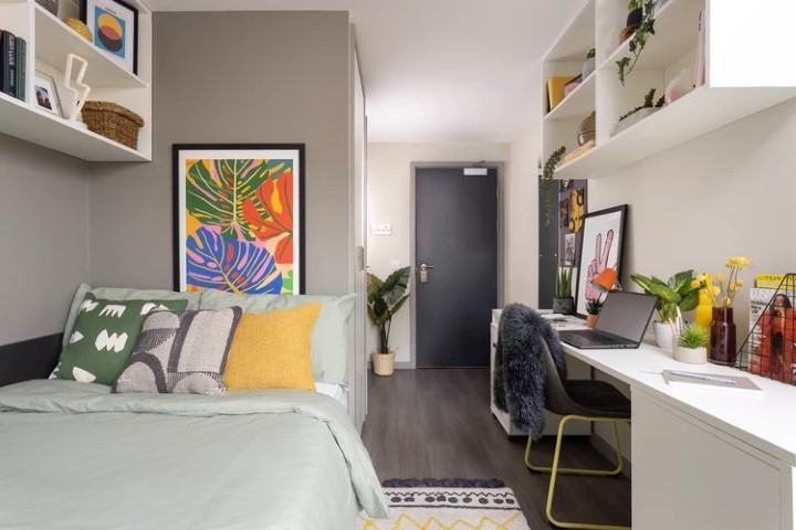 Large High Double En-Suite - 2