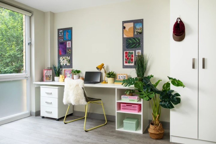 Double Partly Accessible En-Suite - Beech House Unite - Gallery - 2
