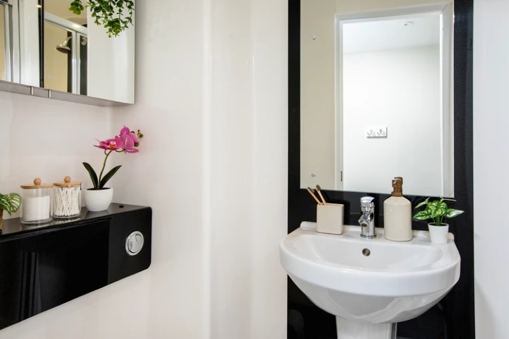 Large Standard Double En-Suite - Beech House Unite - Gallery - 3