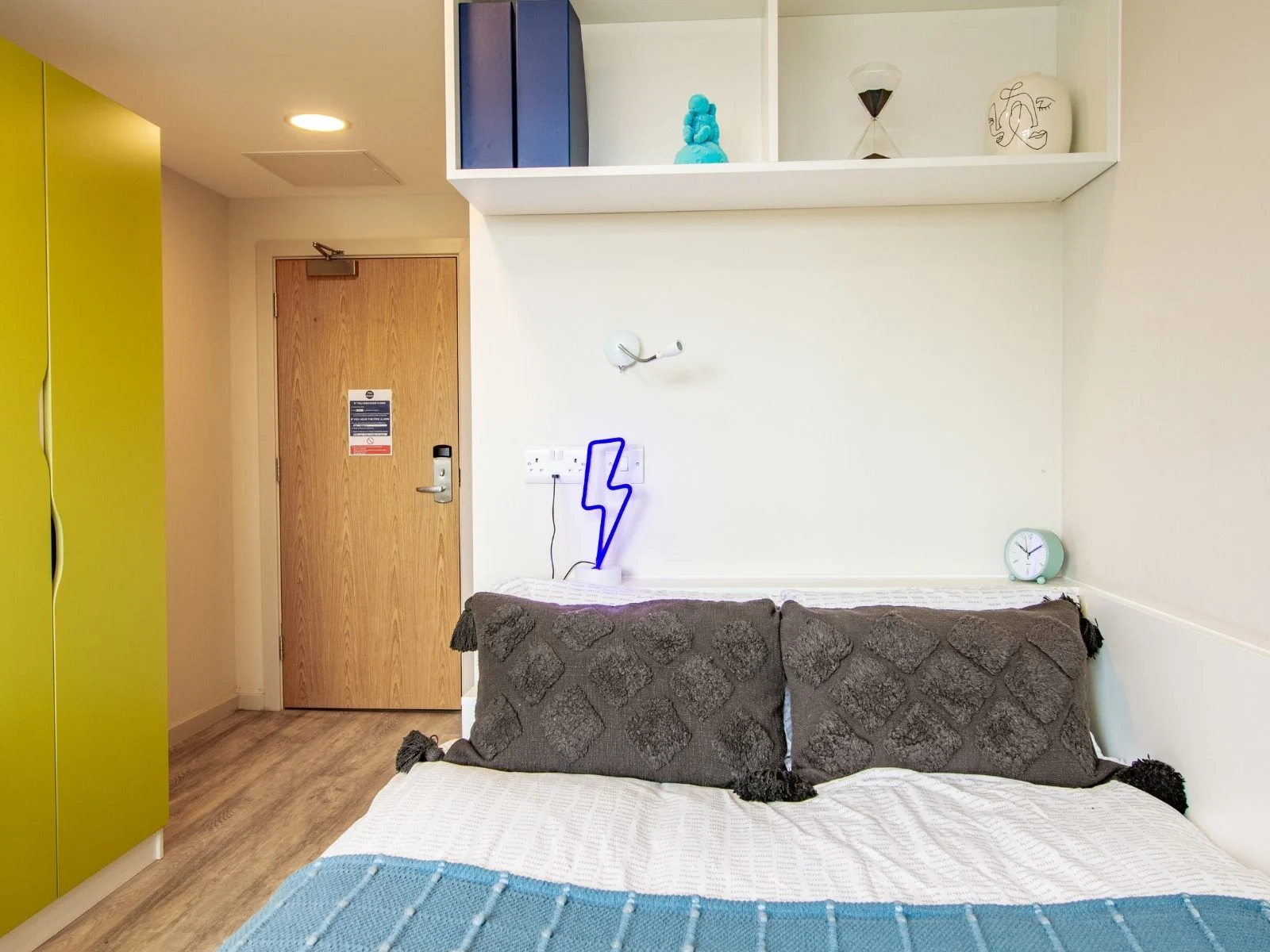 Silver En Suite - The Barn - Gallery - 7
