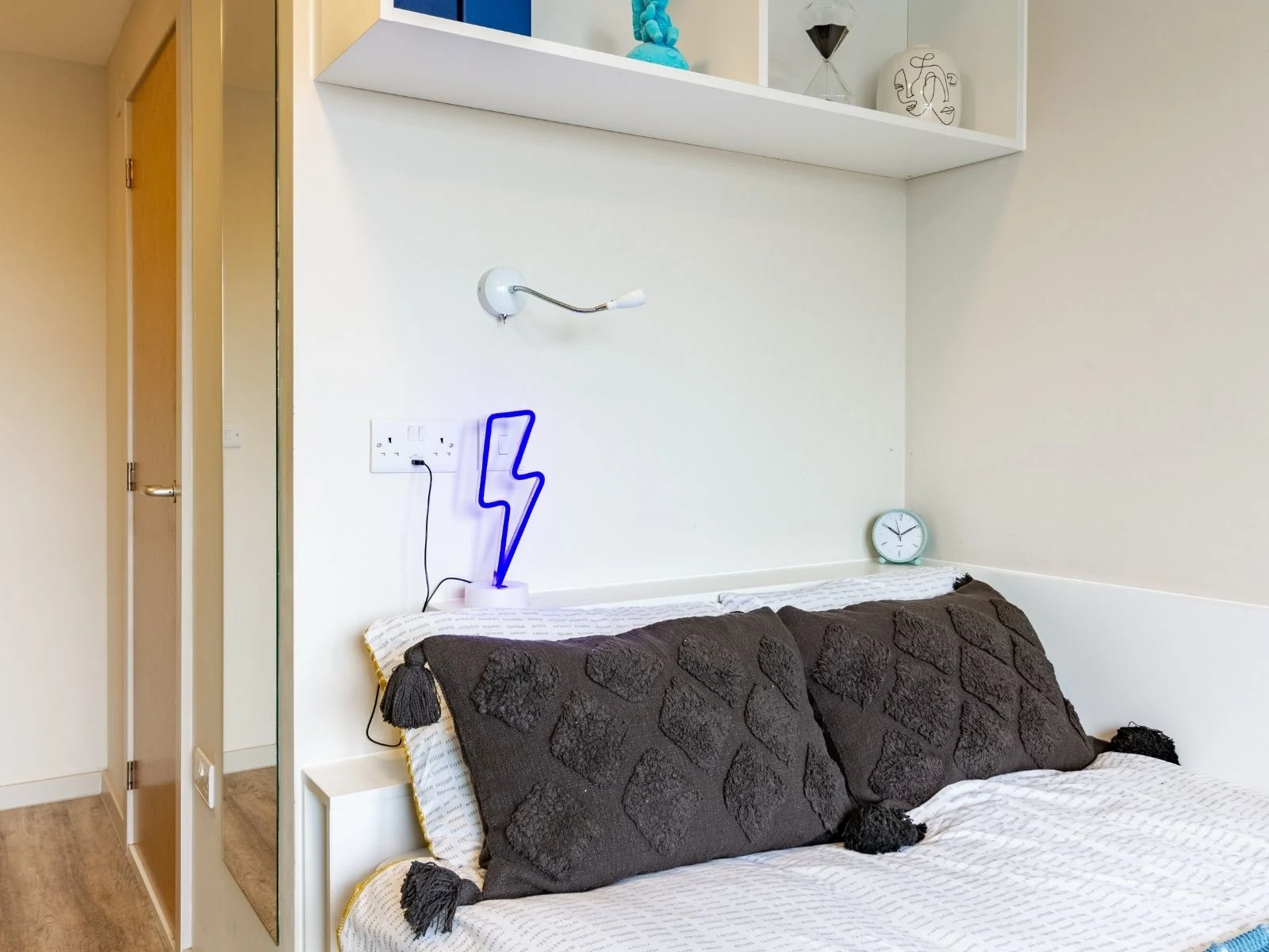 Silver En Suite - The Barn - Gallery - 5
