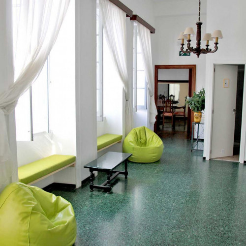 Stylish Coliving Space with Rooftop Terrace in Vibrant Triana - Vegueta