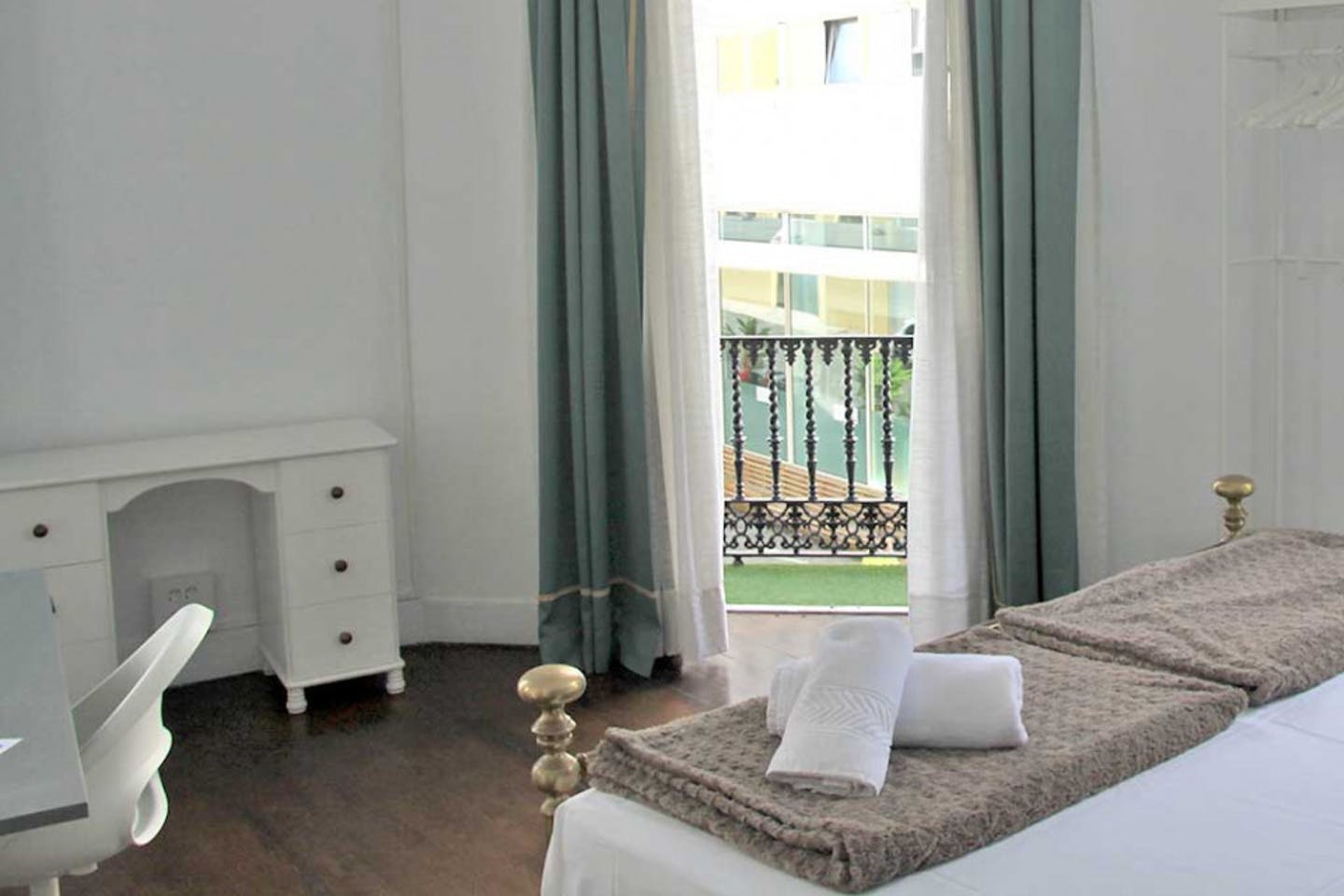 Jardín Canario - Stylish Coliving Space with Rooftop Terrace in Vibrant Triana - Vegueta - Gallery - 3