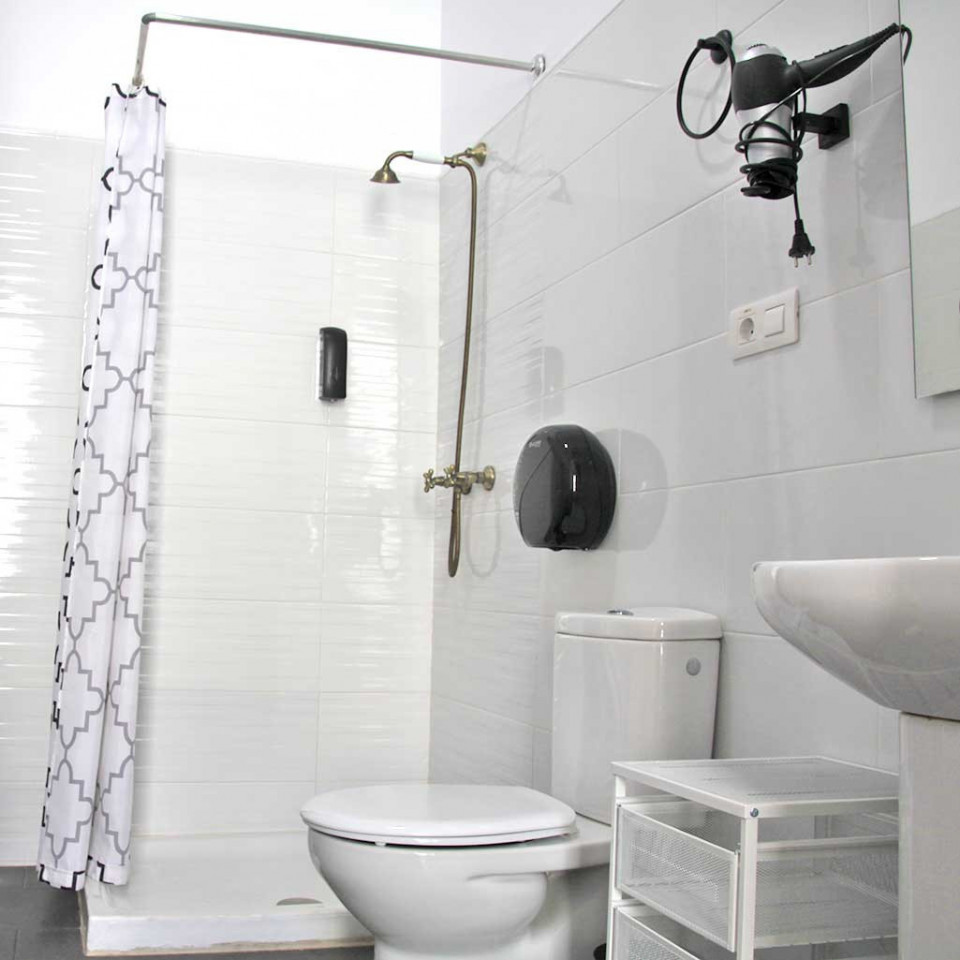 Alfredo Kraus - Stylish Coliving Space with Rooftop Terrace in Vibrant Triana - Vegueta - Gallery - 32