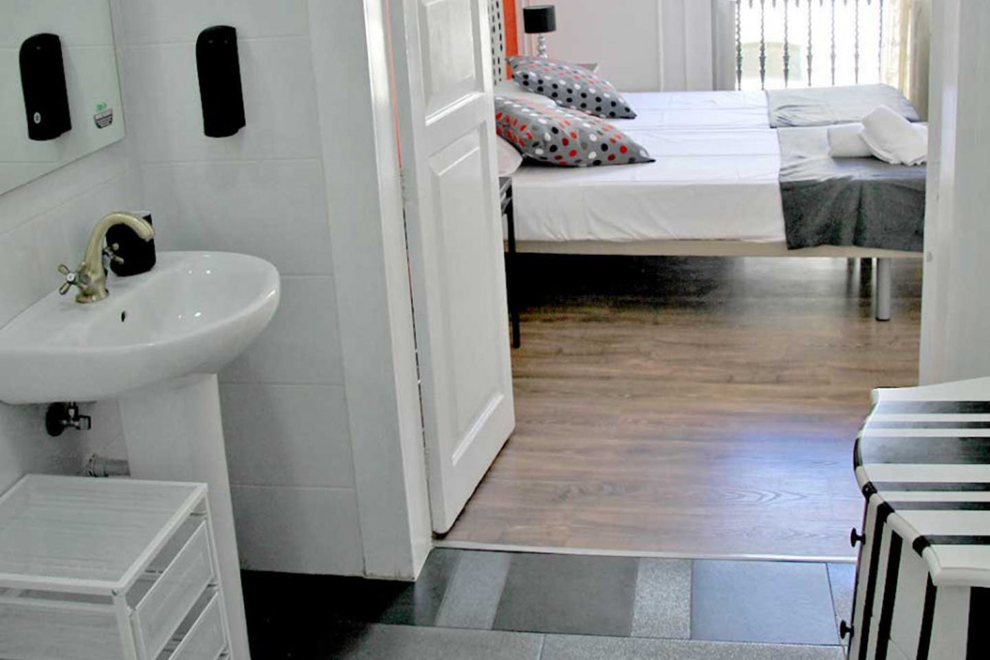 Alfredo Kraus - Stylish Coliving Space with Rooftop Terrace in Vibrant Triana - Vegueta - Gallery - 6
