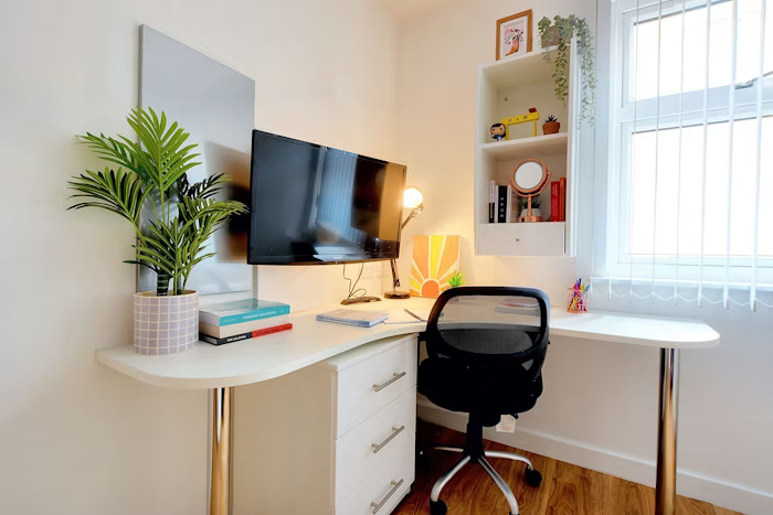  Studio Bronze Plus  -  Newarke Street  - Gallery -  4