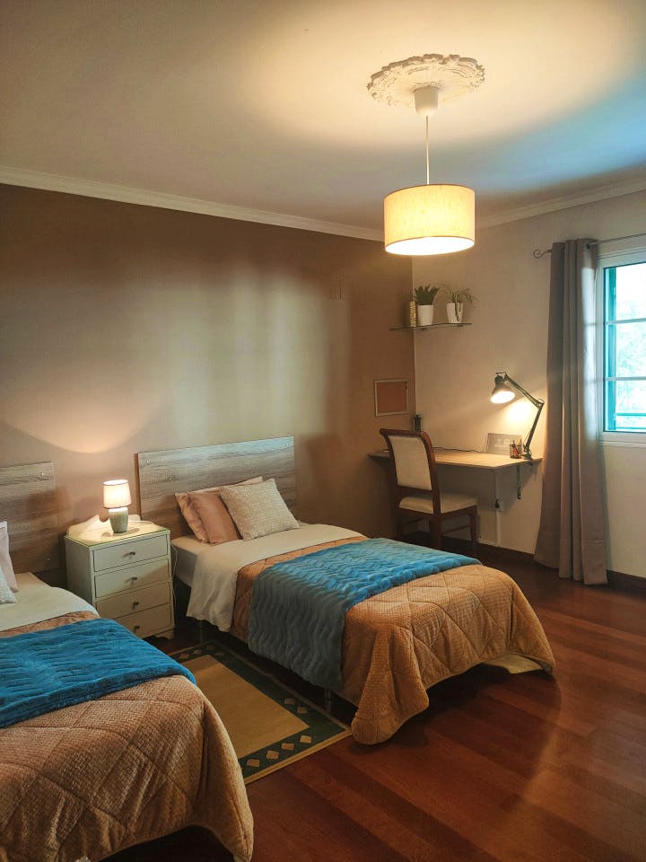 Bed In A 2-Bed Mixed Gender Room - Oustanding Stylish House w/ Coworking + Outdoor Areas - Gallery - 12
