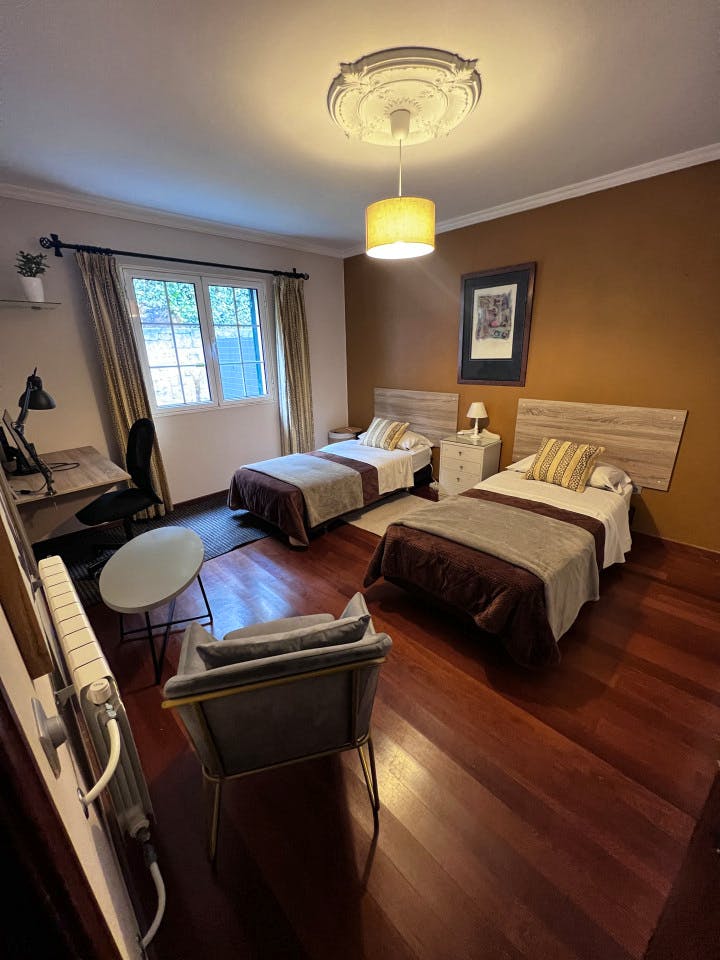 Bed In A 2-Bed Mixed Gender Room - Oustanding Stylish House w/ Coworking + Outdoor Areas - Gallery - 15