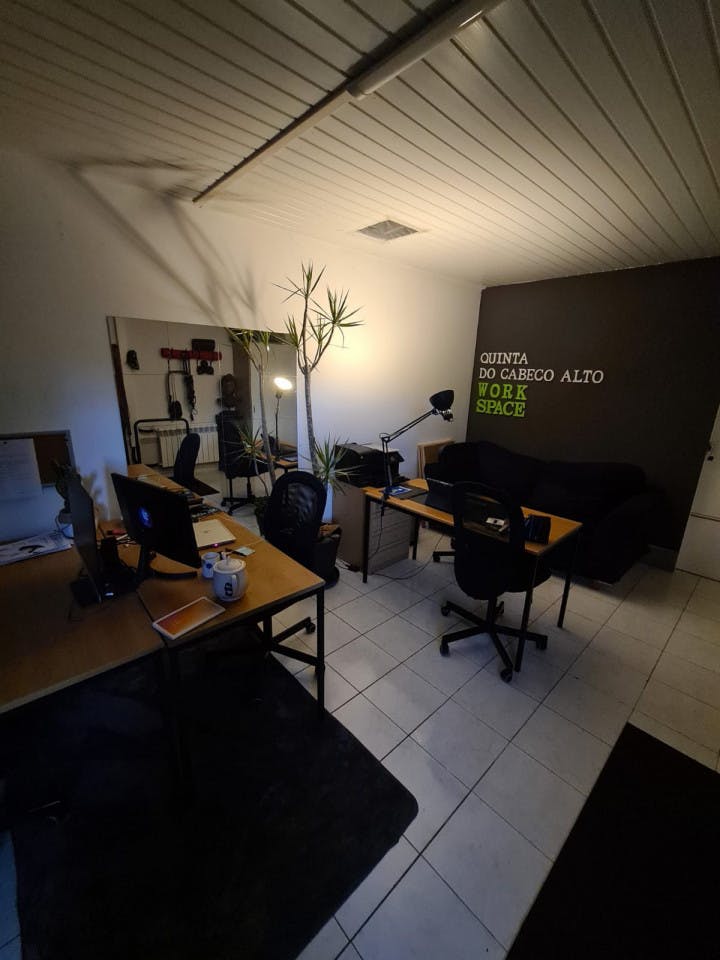 Bed In A 2-Bed Mixed Gender Room - Oustanding Stylish House w/ Coworking + Outdoor Areas - Gallery - 8