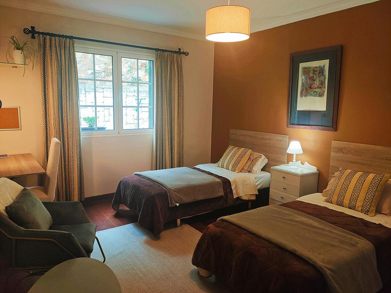Bed In A 2-Bed Mixed Gender Room - Oustanding Stylish House w/ Coworking + Outdoor Areas - Gallery - 31