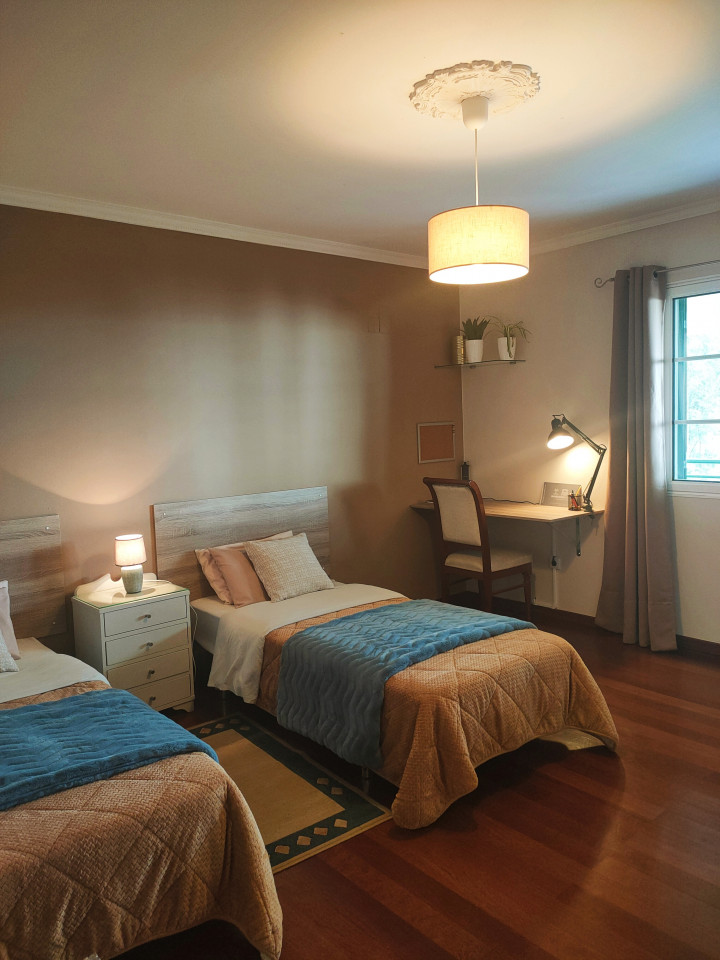 Bed In A 2-Bed Mixed Gender Room - Oustanding Stylish House w/ Coworking + Outdoor Areas - Gallery - 22