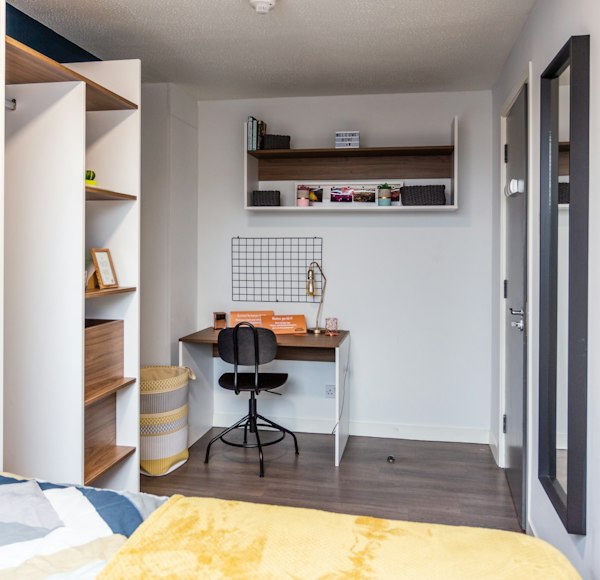  Five Bed Silver  -  Regents Court  - Gallery -  2