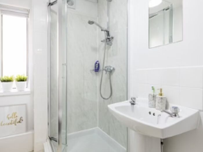  Four Bed Silver  -  Regents Court  - Gallery -  3