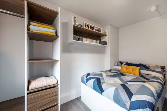  Six Bed Bronze  -  Regents Court  - Gallery -  1
