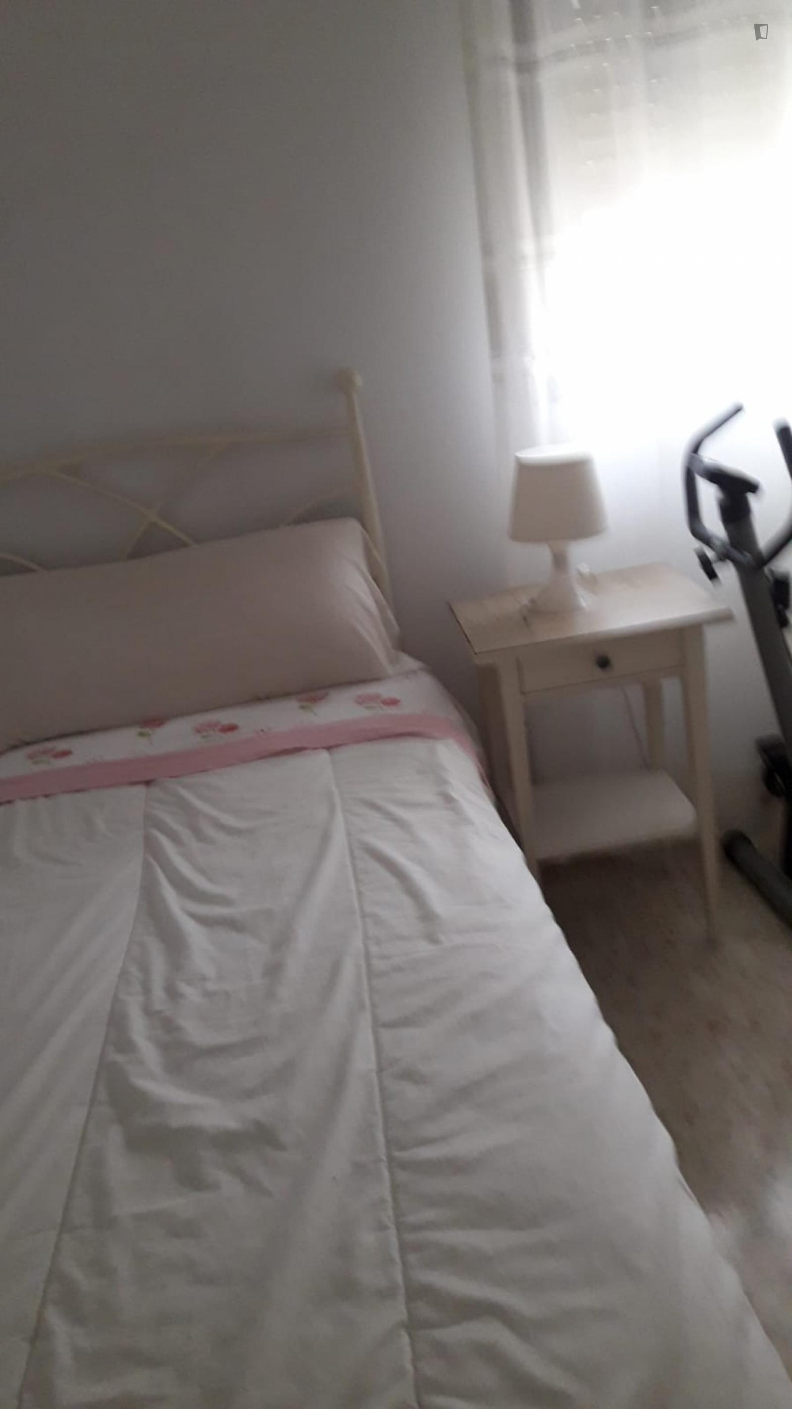 Single Bedroom Next To Parque Alcosa Neighbourhood - Single bedroom next to Parque Alcosa neighbourhood - Gallery - 1