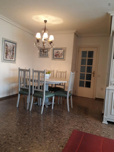 Cosy single bedroom near the Aragó metro