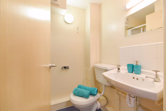 En-Suite Gold - 6