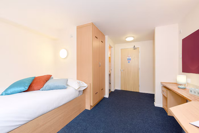 En-suite gold