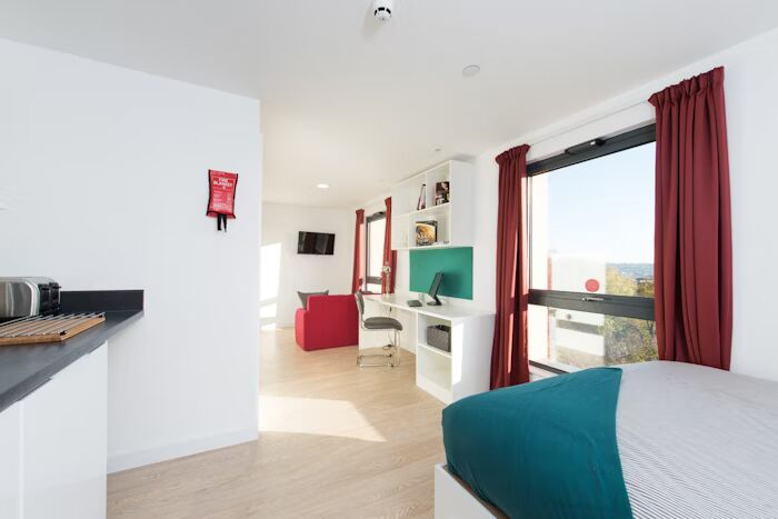  Studio Silver Plus - City View  -  Vincent Place  - Gallery -  4