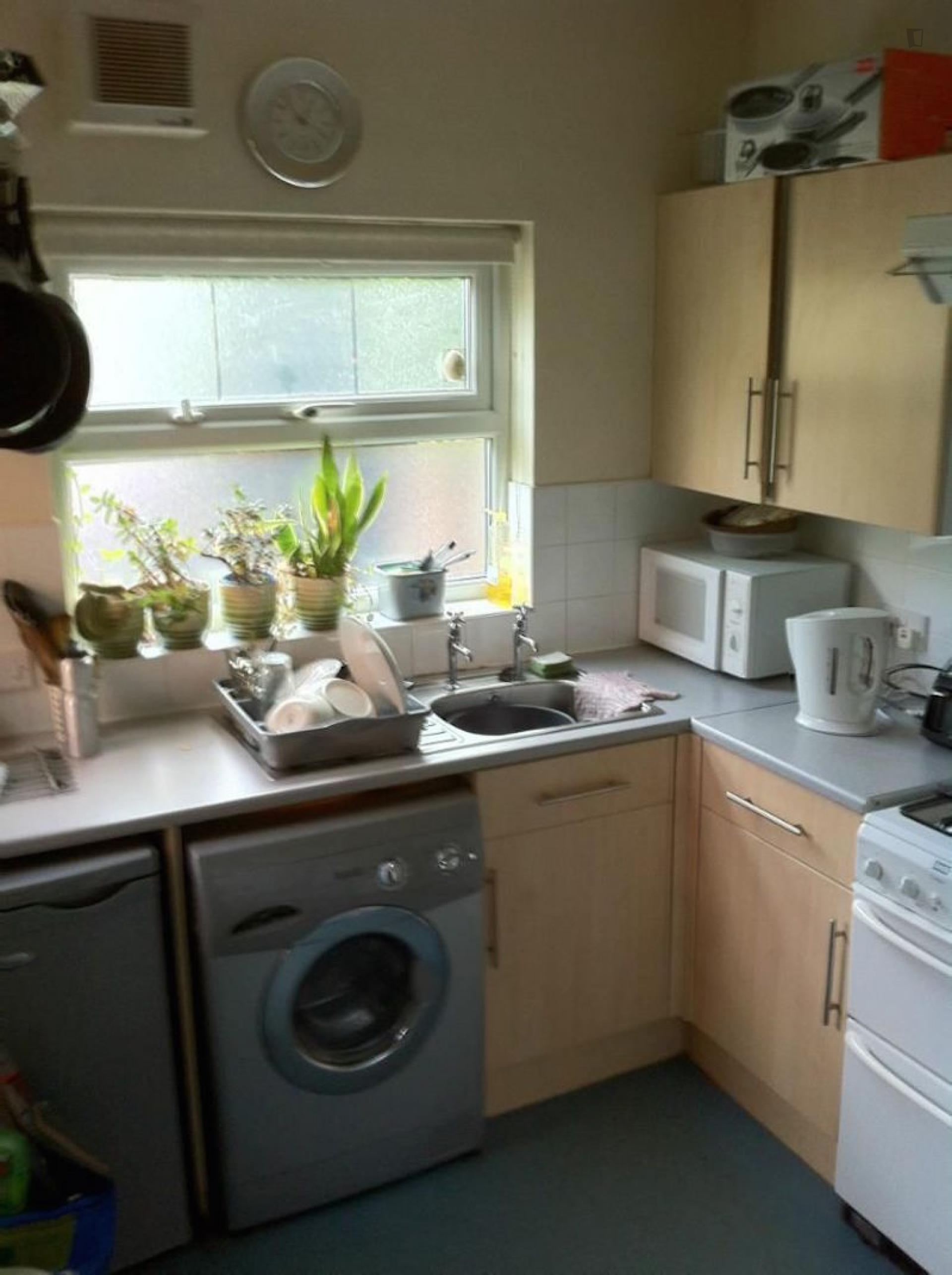 Swell double bedroom near the Upton Park London Underground Station