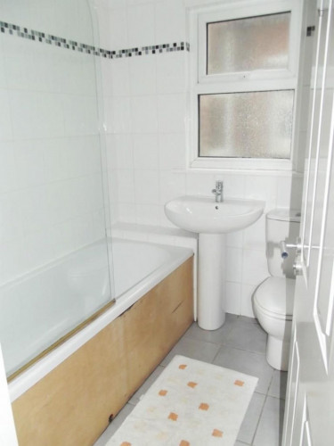 Swell double bedroom near the Upton Park London Underground Station  - Gallery -  4