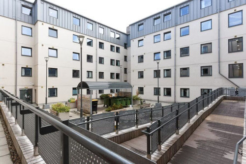 Trinity Square Roost - Gallery - 7