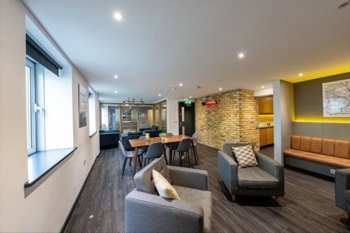 Trinity Square Roost - Gallery - 10
