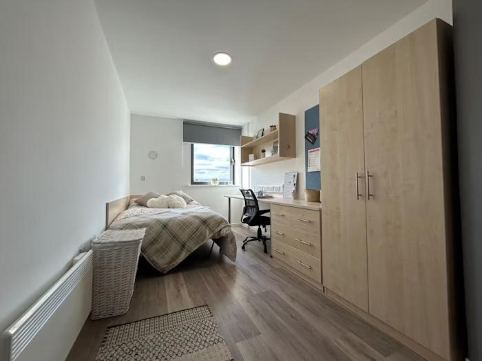  En-Suite Silver  -  Trinity Square Roost  - Gallery -  2