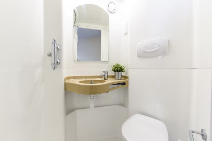 En-Suite Bronze  -  Trinity Square Roost  - Gallery -  5