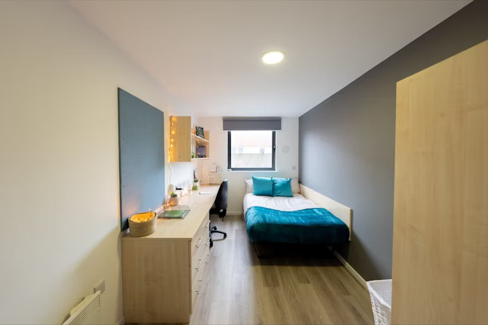  En-Suite Bronze  -  Trinity Square Roost  - Gallery -  1