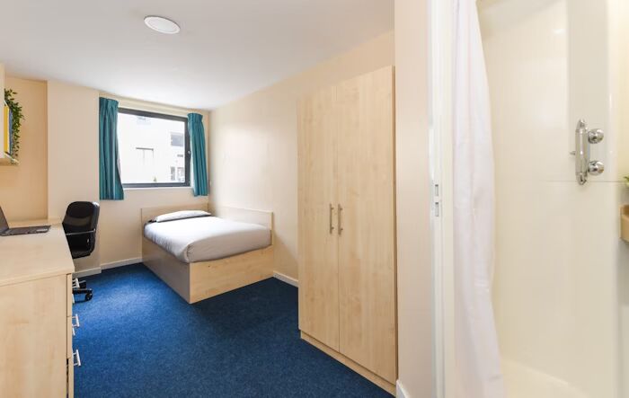  En-Suite Gold  -  Trinity Square Roost  - Gallery -  1