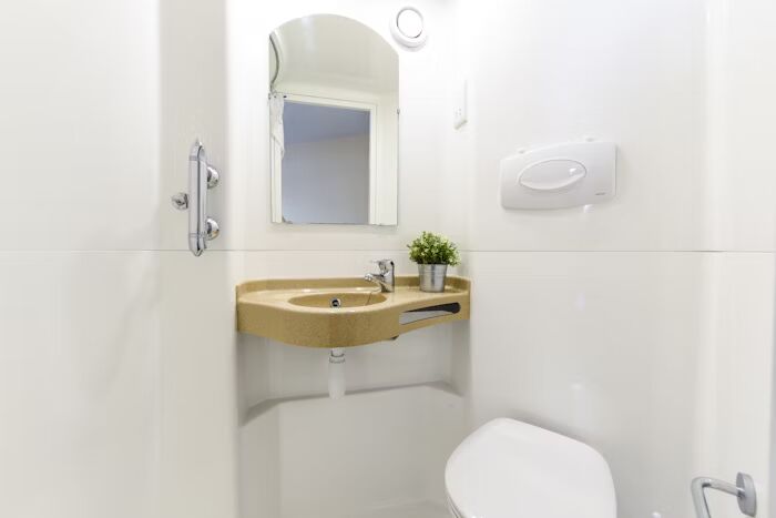  En-Suite Gold  -  Trinity Square Roost  - Gallery -  4